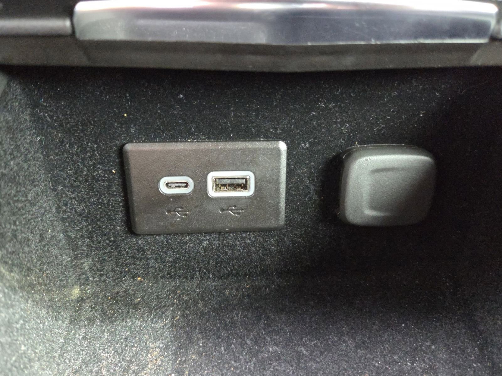 Used 2025 Cadillac XT4 Premium Luxury image 33