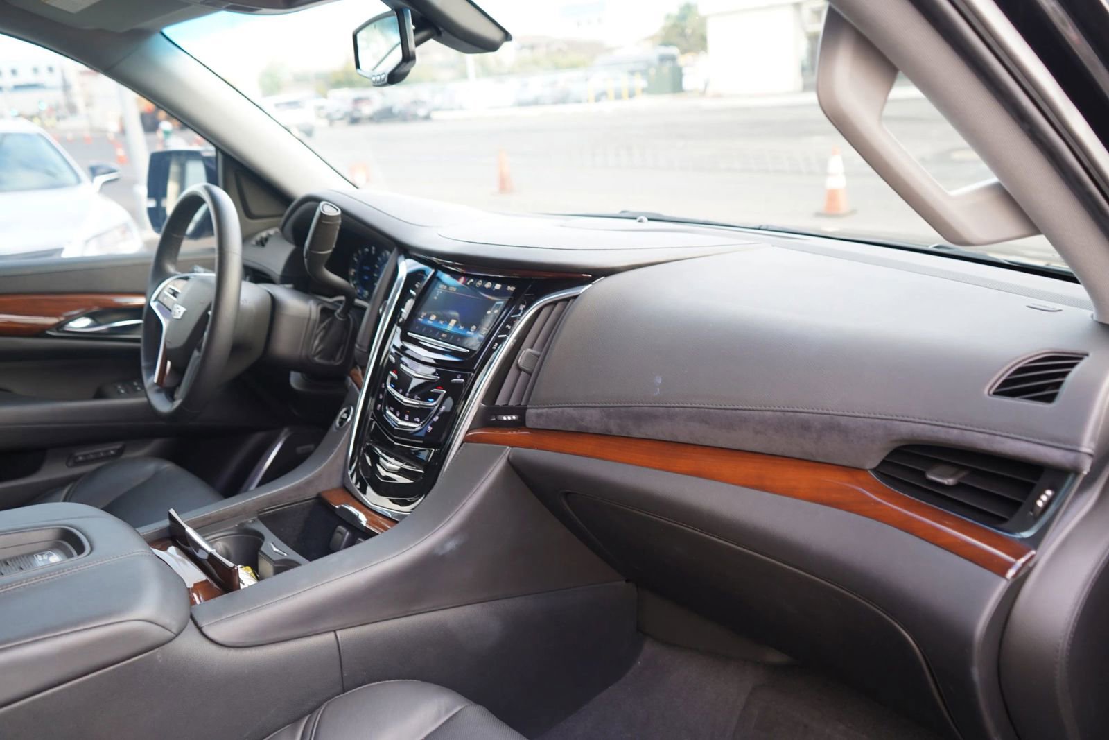 Used 2016 Cadillac Escalade 2WD image 16