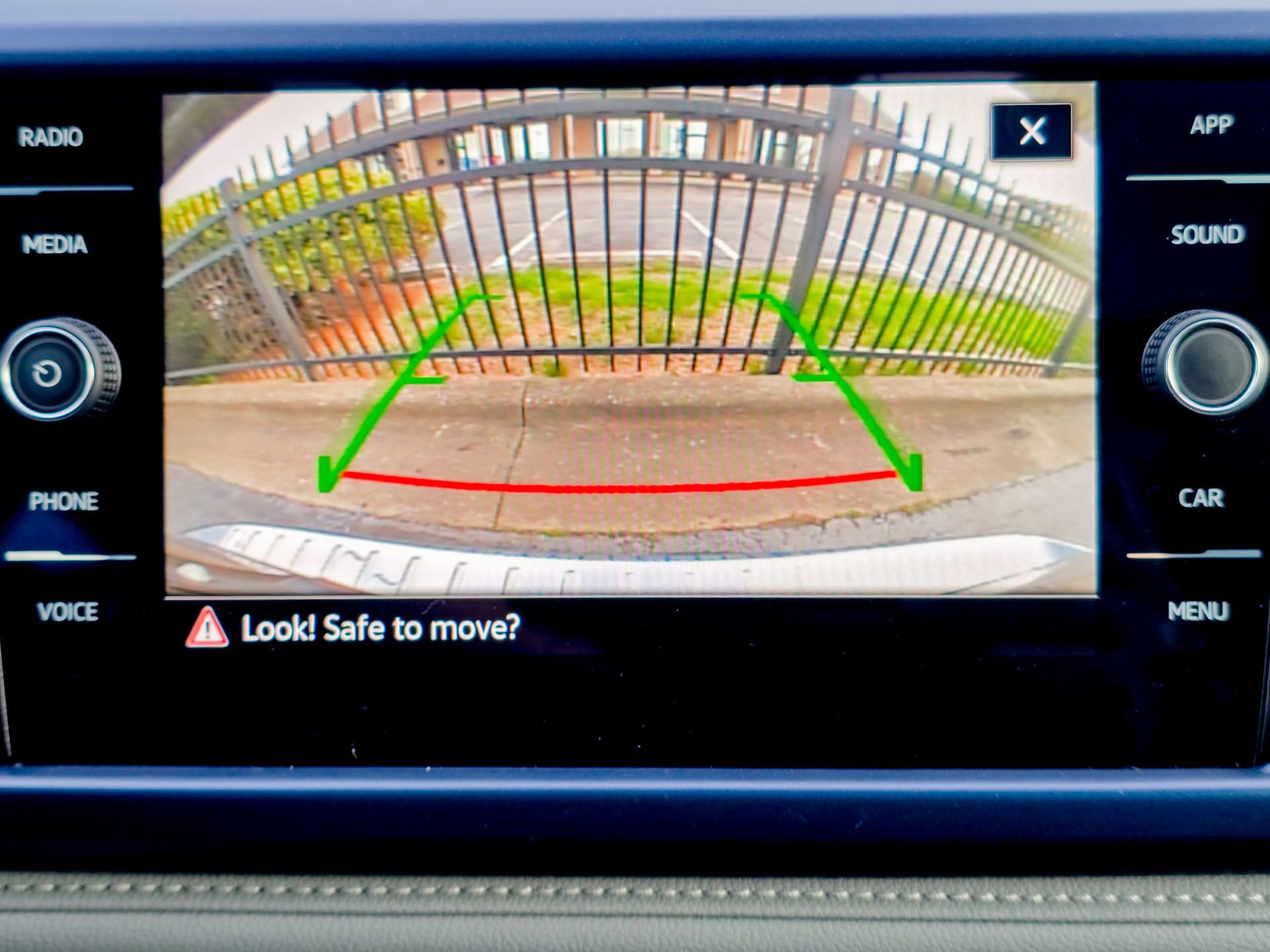 Used 2024 Volkswagen Taos SE w/ Panoramic Sunroof Package image 33