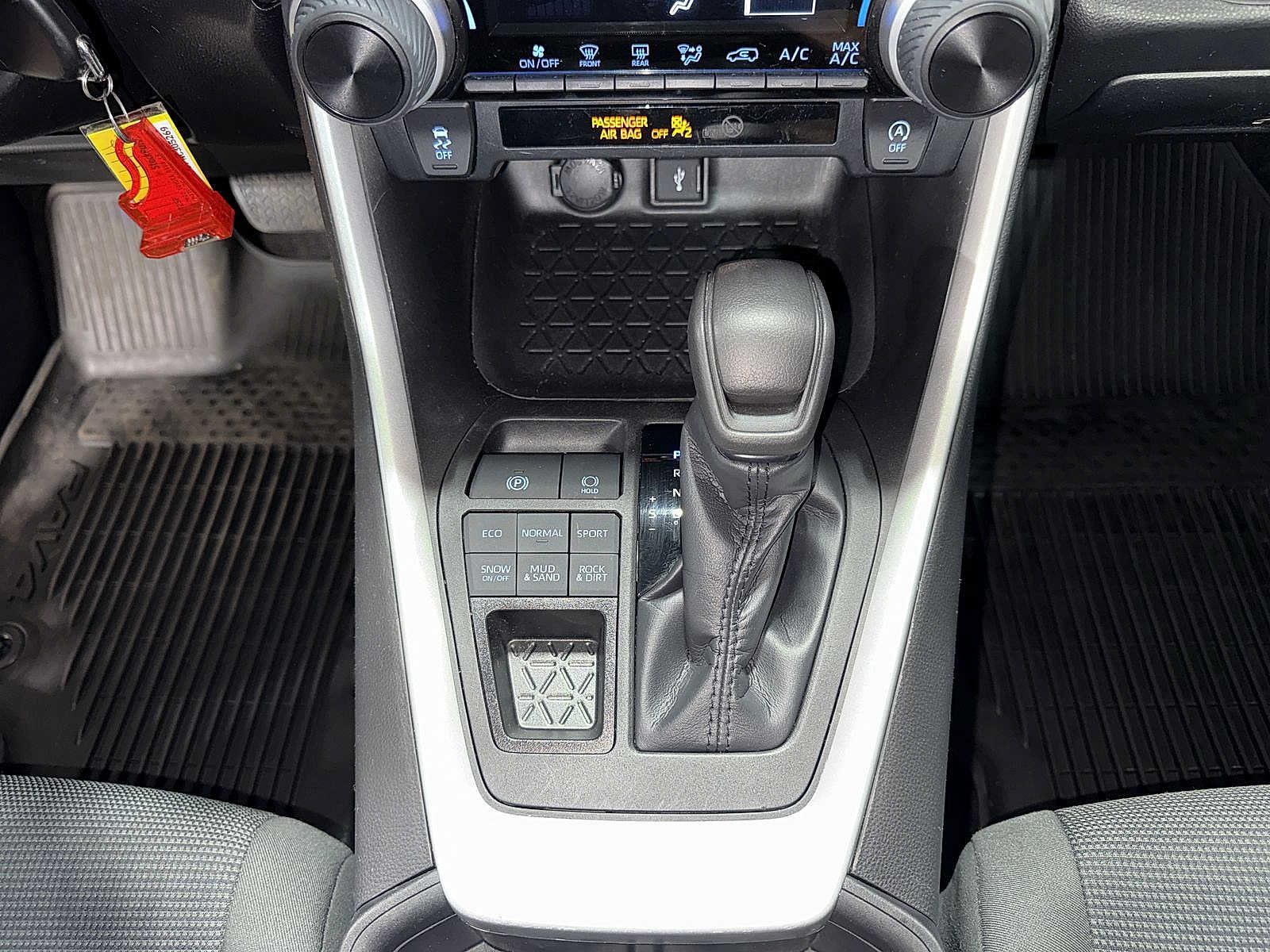 Used 2022 Toyota RAV4 LE AWD/4WD image 29