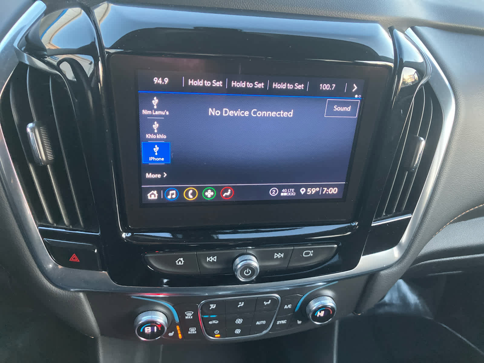 Used 2021 Chevrolet Traverse LT image 16