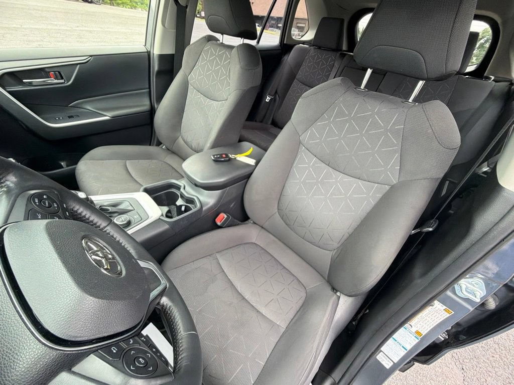 Used 2021 Toyota RAV4 XLE w/ XLE Grade Weather Package AWD/4WD image 16