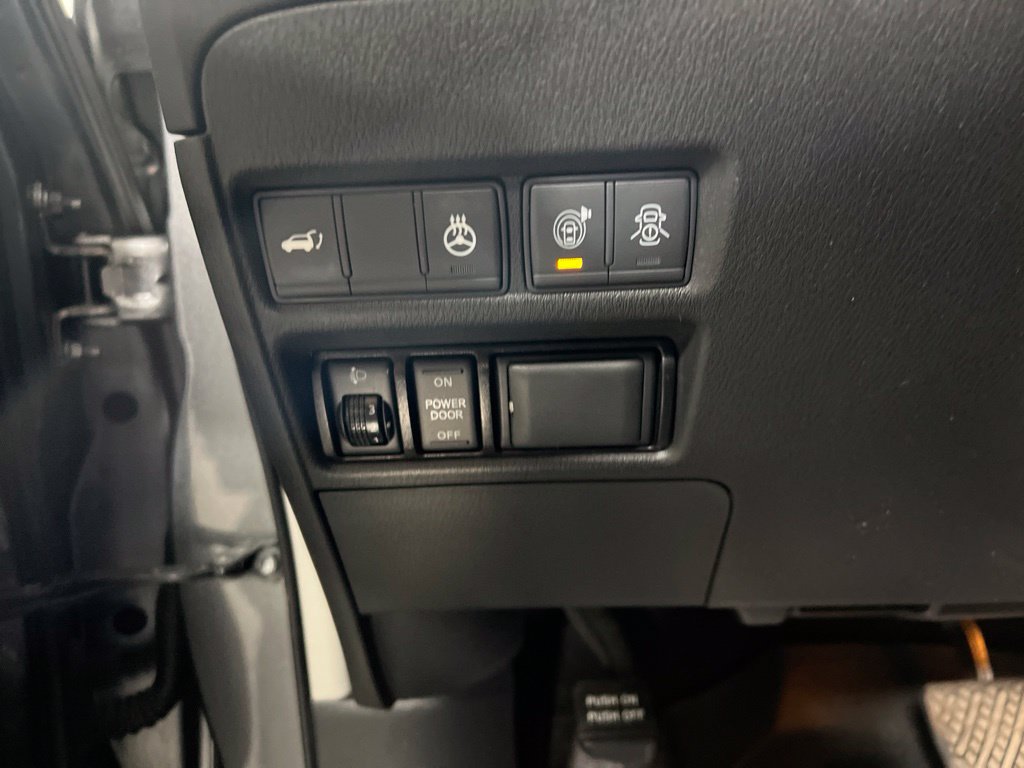Used 2019 Nissan Armada Platinum w/ Captain's Chairs Package RWD image 31