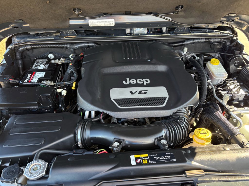 Used 2018 Jeep Wrangler Golden Eagle image 29