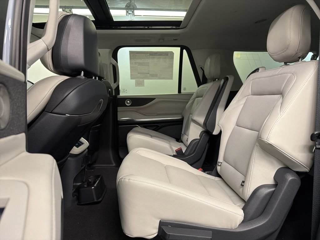 Used 2026 Lincoln Navigator L Reserve AWD/4WD image 36