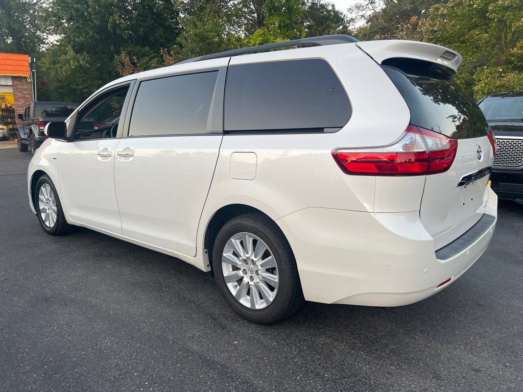 Used 2016 Toyota Sienna Limited image 3