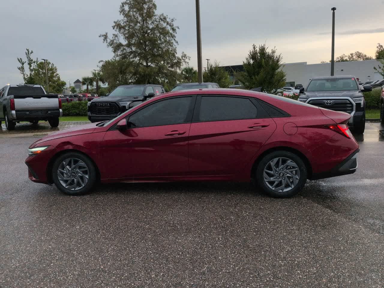 Used 2024 Hyundai Elantra Blue FWD image 3