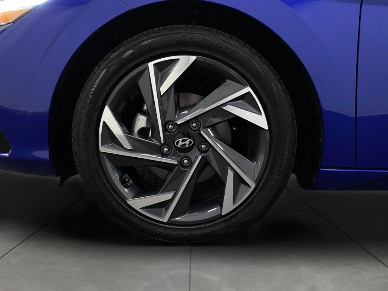 Certified 2025 Hyundai Elantra SEL FWD image 11