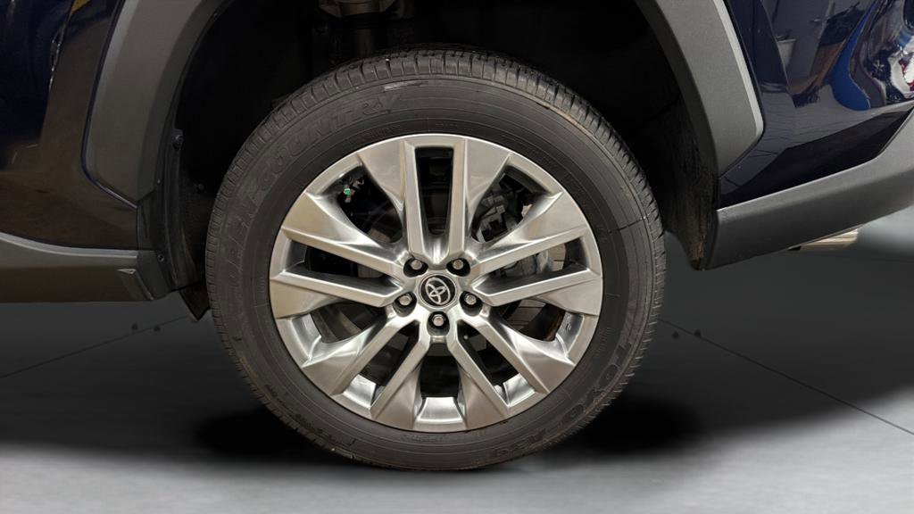 Used 2023 Toyota RAV4 XLE Premium FWD image 28