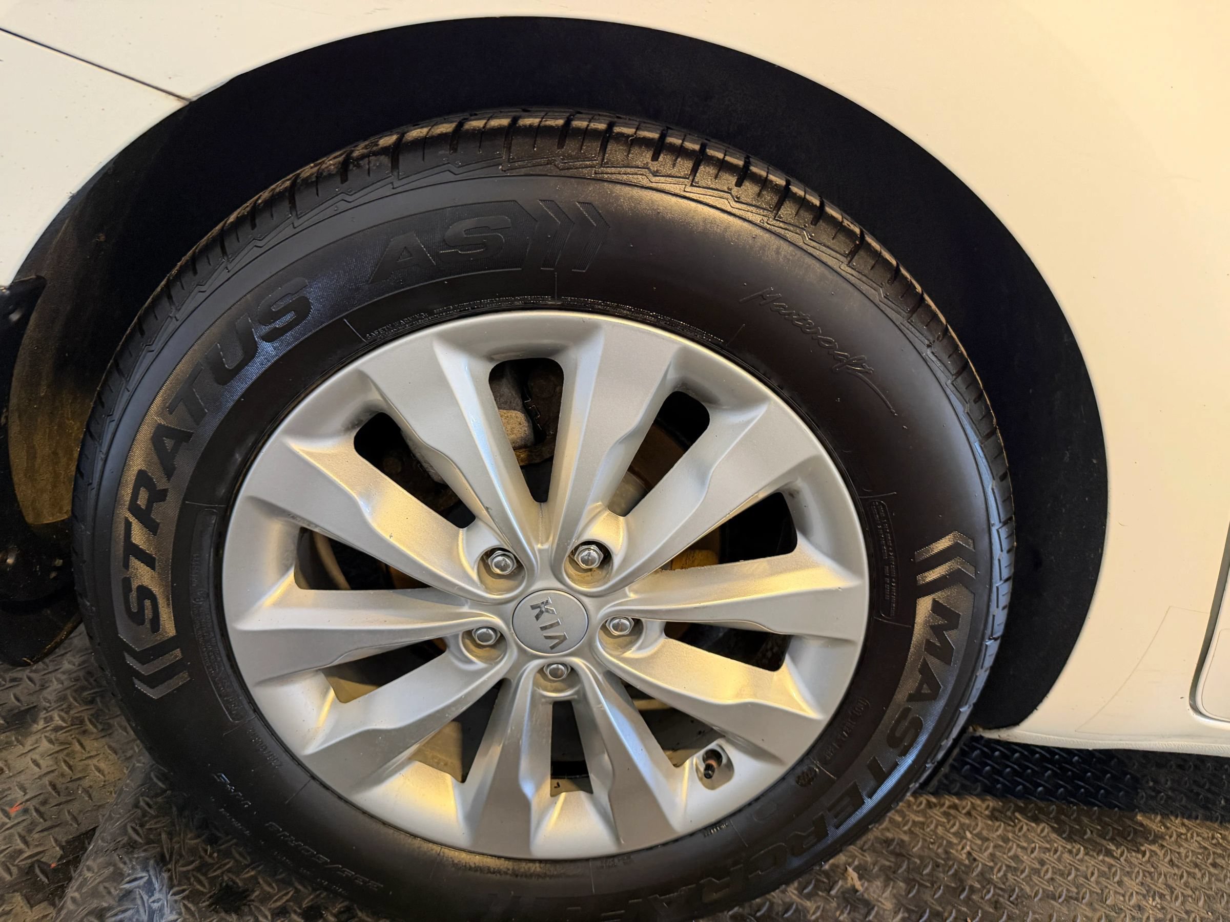 Used 2016 Kia Sedona EX FWD image 48