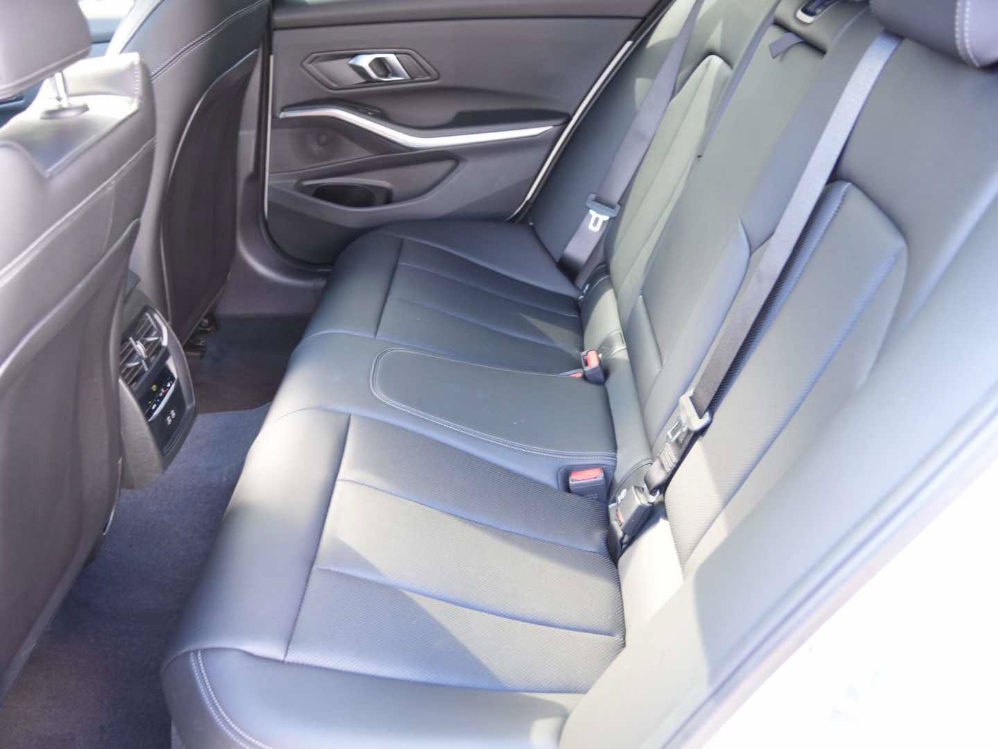 Used 2024 BMW 330i Sedan w/ Convenience Package RWD image 10