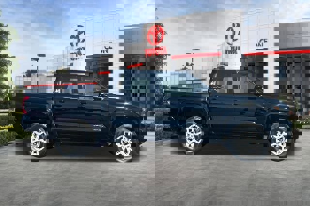 Used 2025 Toyota Tacoma SR5 image 3