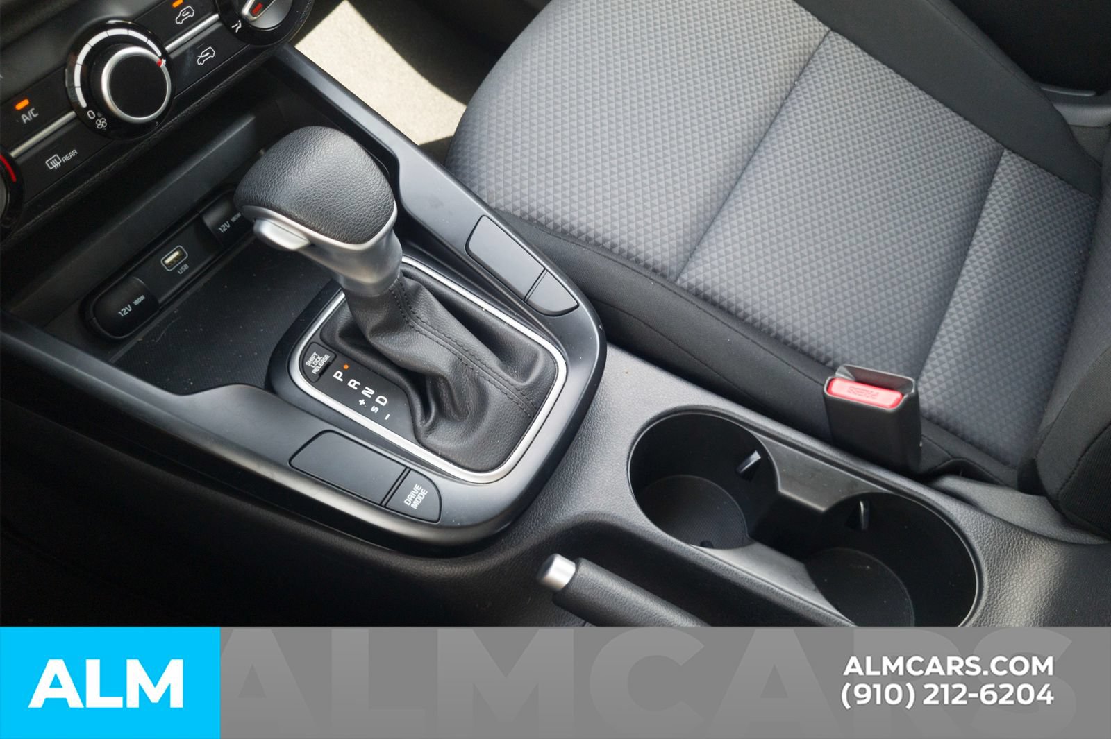 Used 2025 Kia Soul LX w/ LX Technology Package FWD image 10