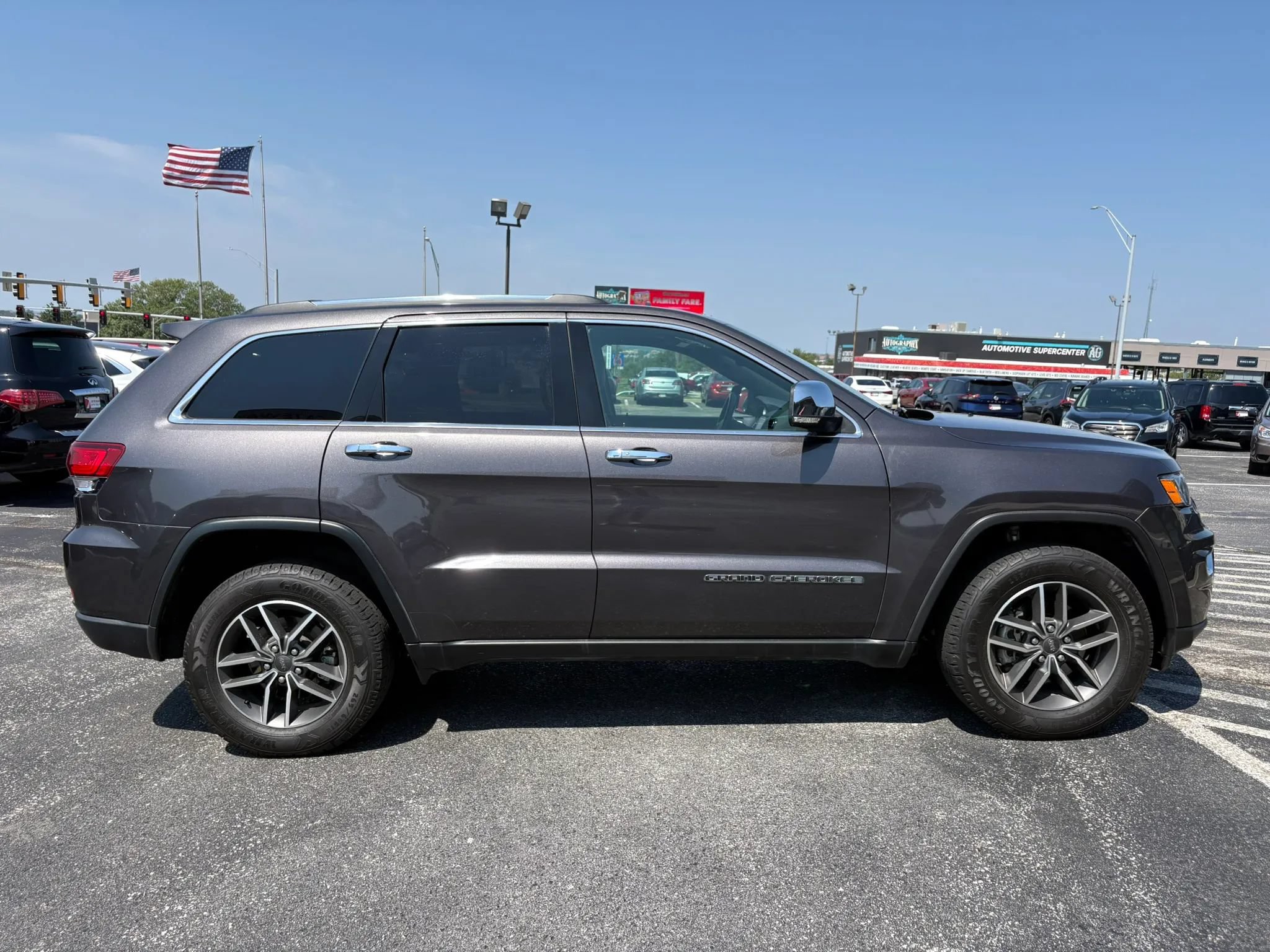Used 2020 Jeep Grand Cherokee Limited AWD/4WD image 6