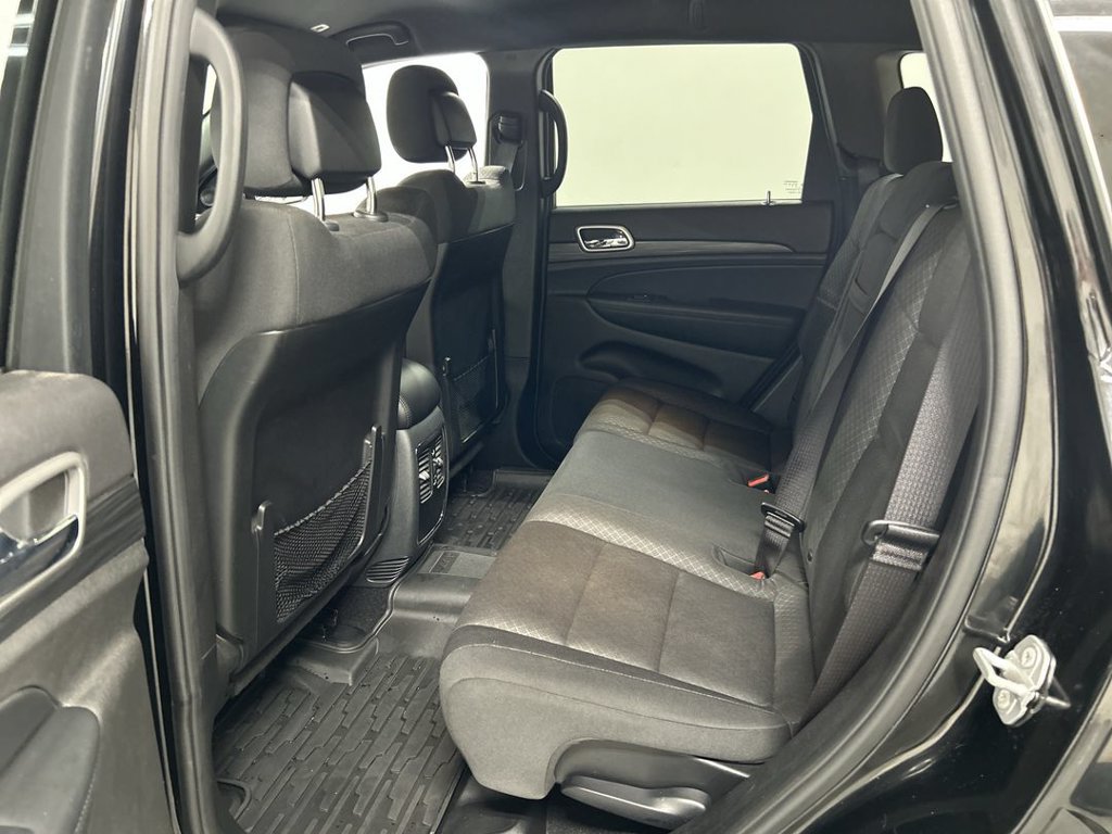 Used 2019 Jeep Grand Cherokee Laredo AWD/4WD image 19