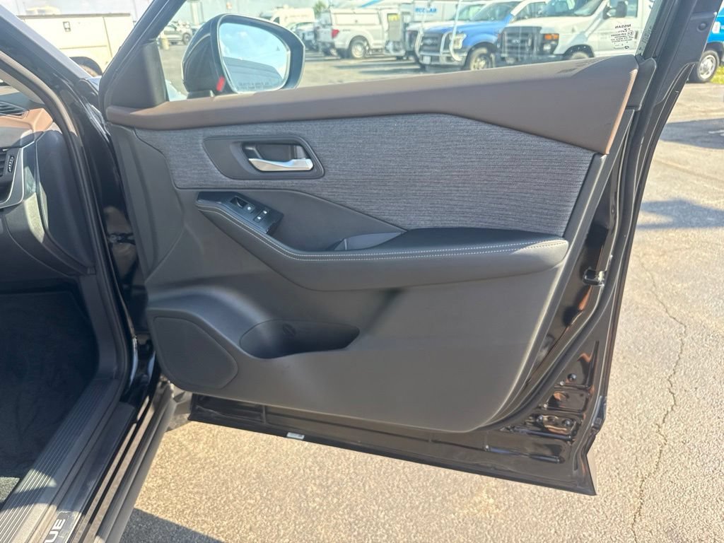 Used 2023 Nissan Rogue SV AWD/4WD image 34