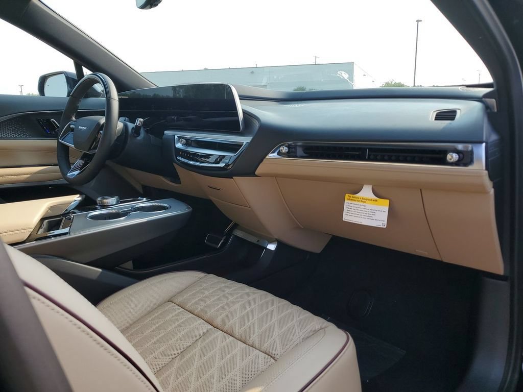New 2026 Cadillac Lyriq V w/ Exterior Carbon Fiber Package AWD/4WD image 30