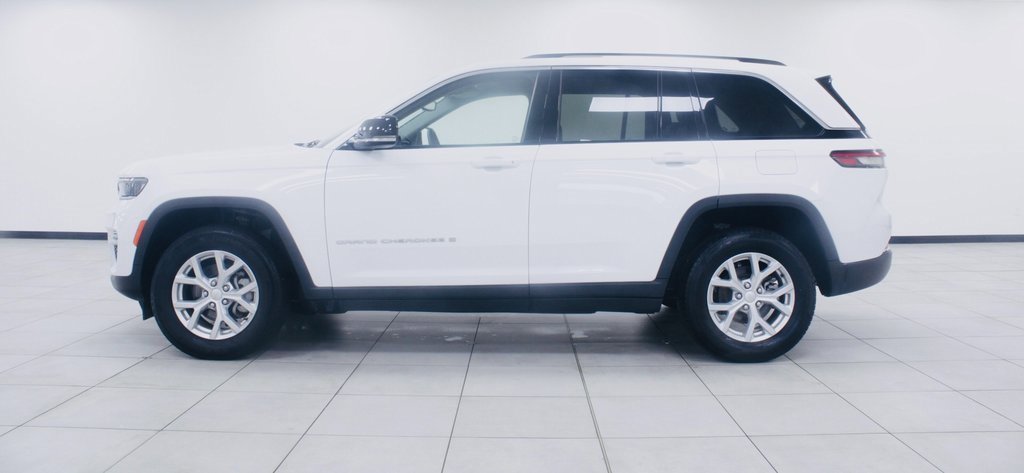Used 2023 Jeep Grand Cherokee Limited image 2