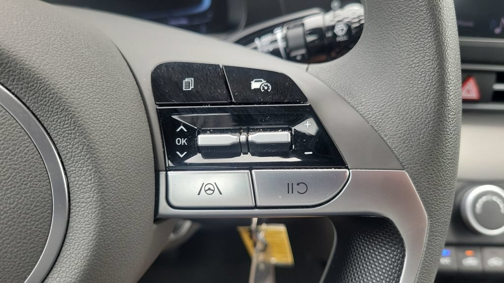 Used 2024 Hyundai Elantra SE FWD image 20