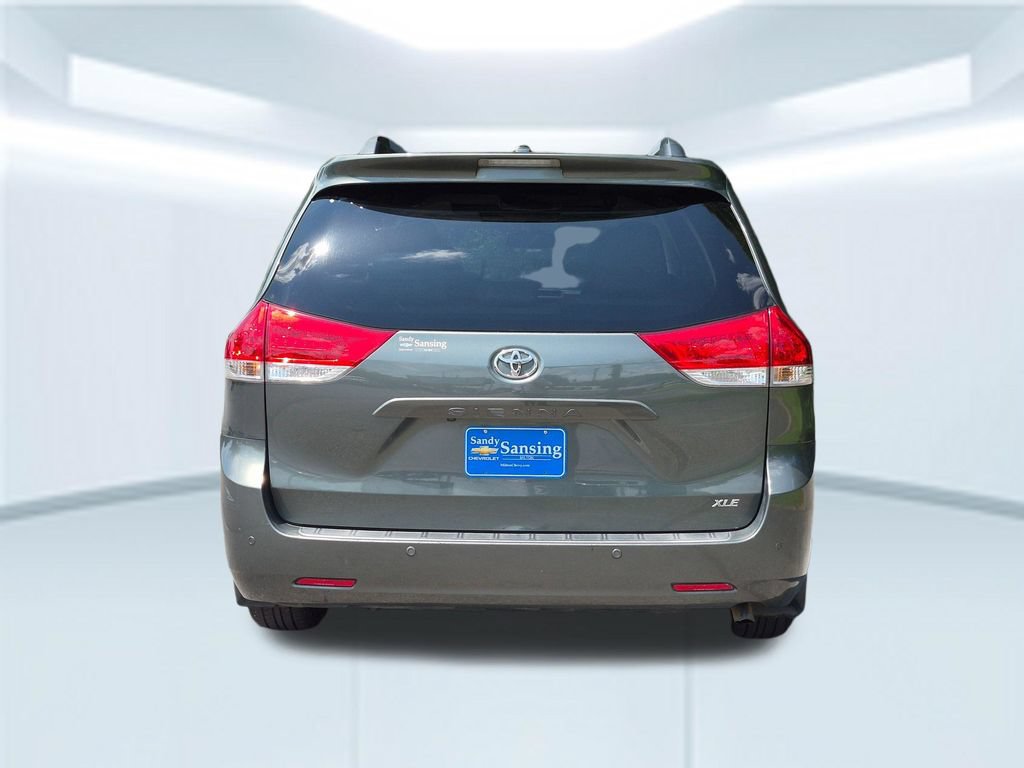 Used 2014 Toyota Sienna XLE FWD image 5
