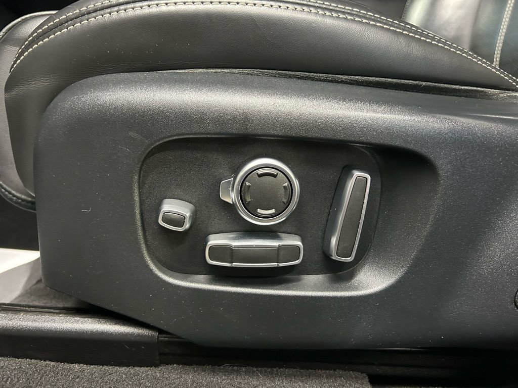 Used 2018 Land Rover Range Rover Velar R-Dynamic HSE image 16