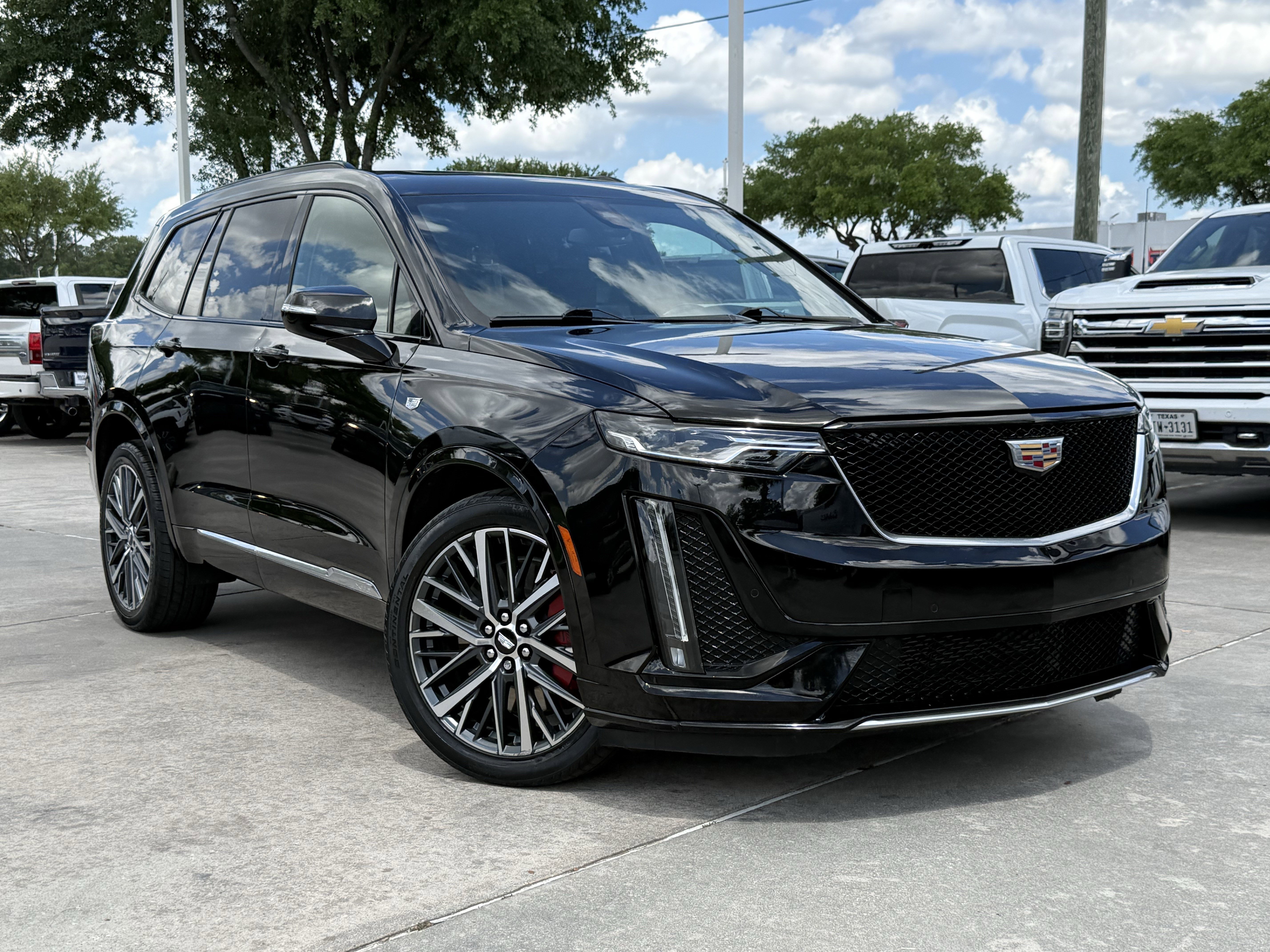Used 2023 Cadillac XT6 Sport AWD/4WD image 2