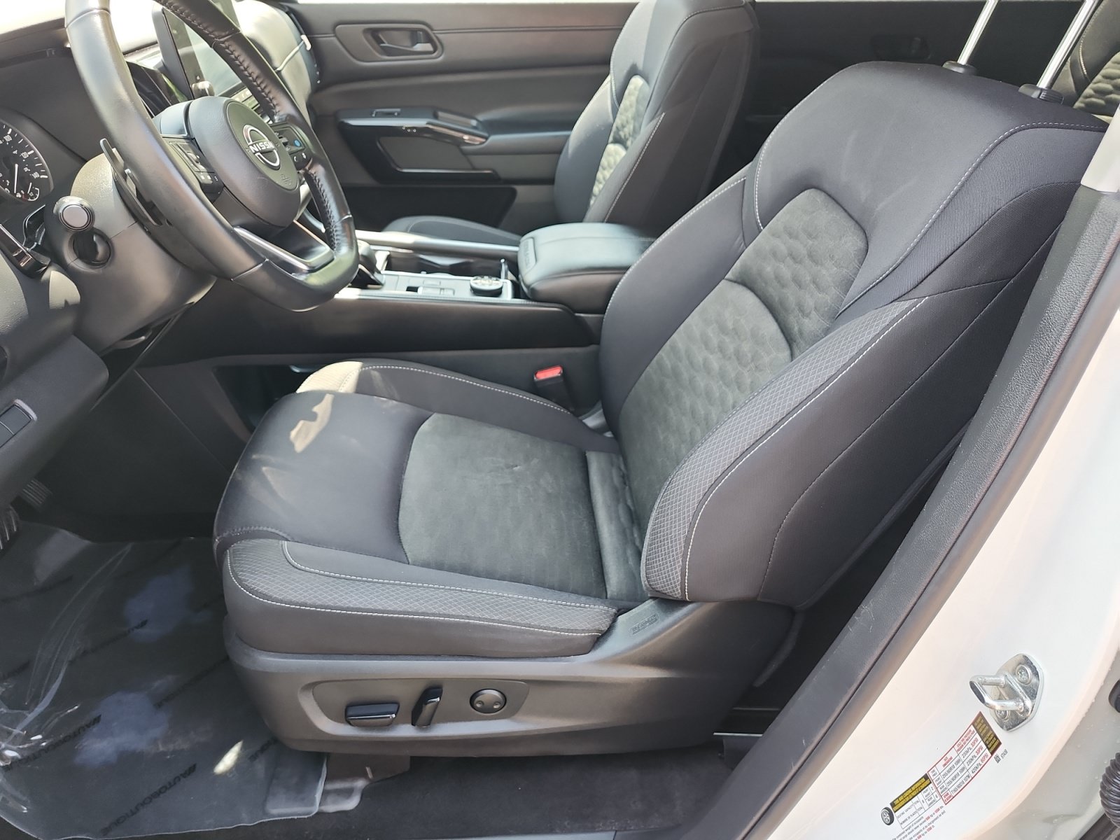 Used 2024 Nissan Pathfinder SV AWD/4WD image 9