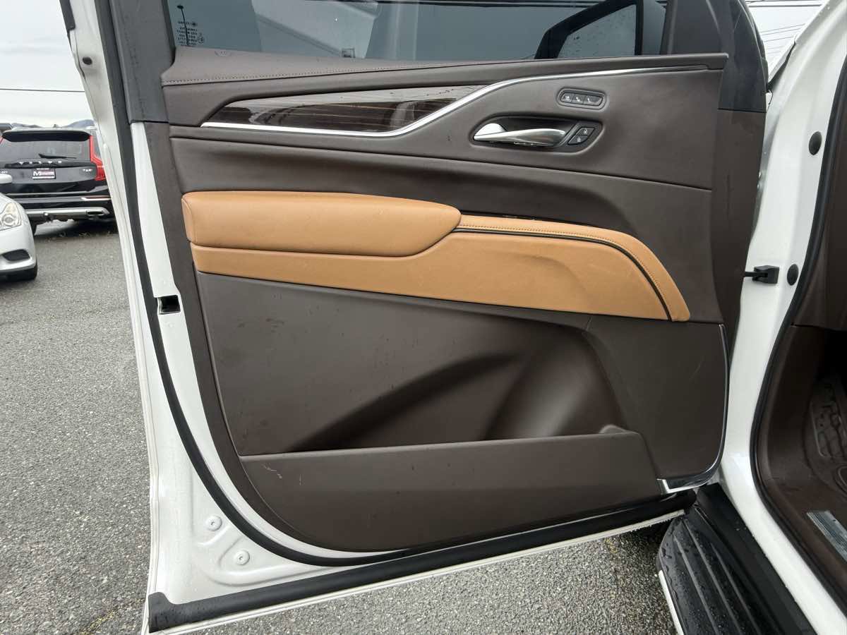 Used 2021 Cadillac Escalade Premium Luxury image 39