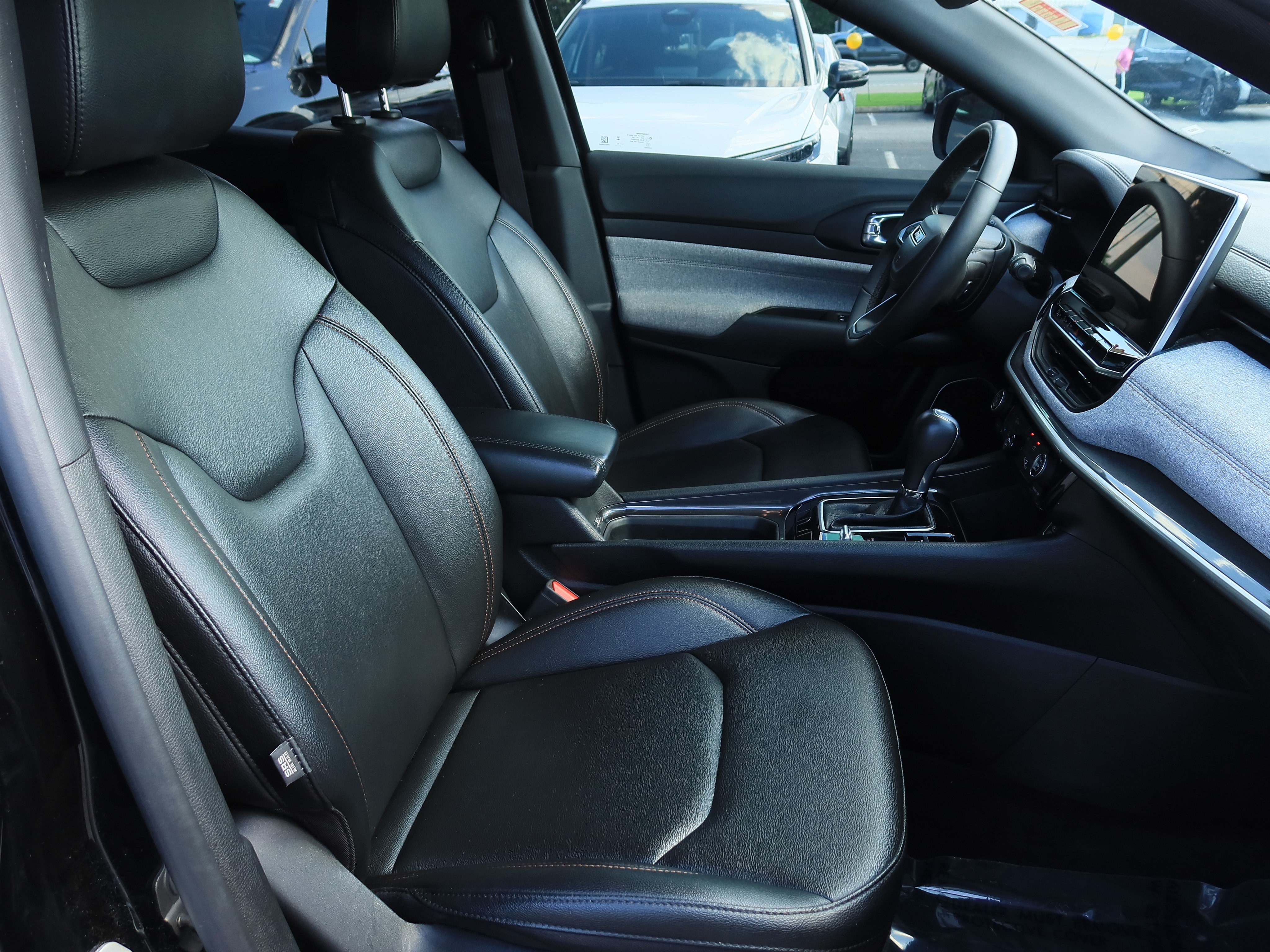 Used 2024 Jeep Compass Latitude AWD/4WD image 12