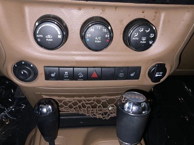 Used 2017 Jeep Wrangler Unlimited Rubicon w/ Connectivity Group image 16