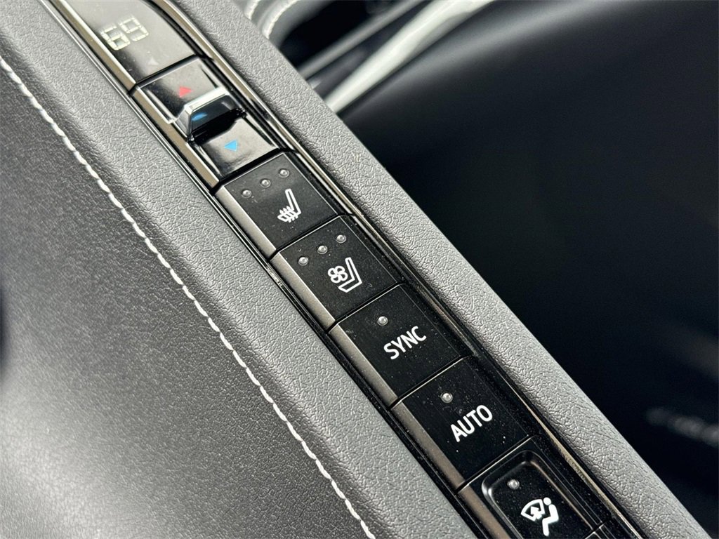 Used 2024 Chevrolet Corvette Stingray Preferred Cpe w/ Stealth Interior Trim Package image 33