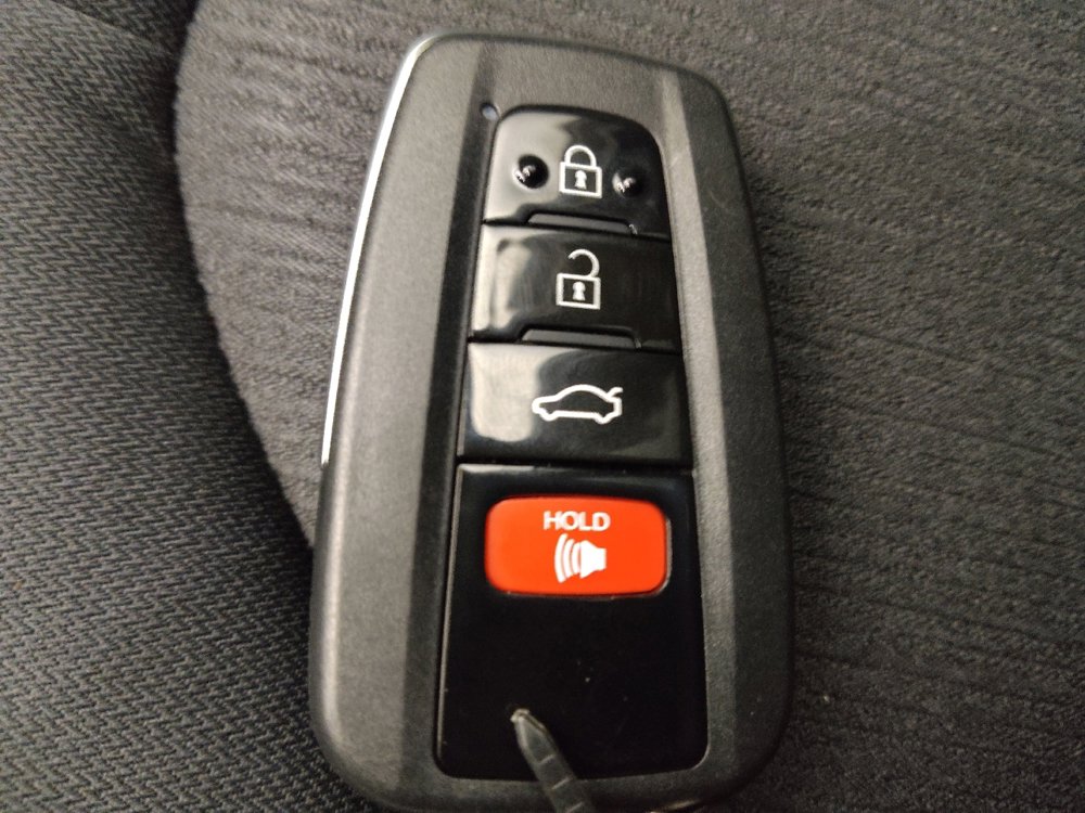 Used 2018 Toyota Camry LE w/ Moonroof Package FWD image 32