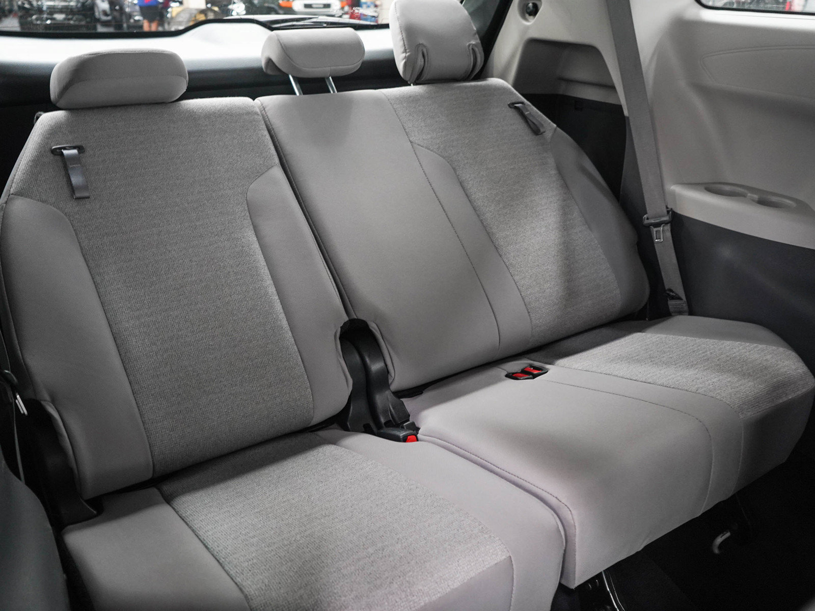 Used 2024 Toyota Sienna LE FWD image 14