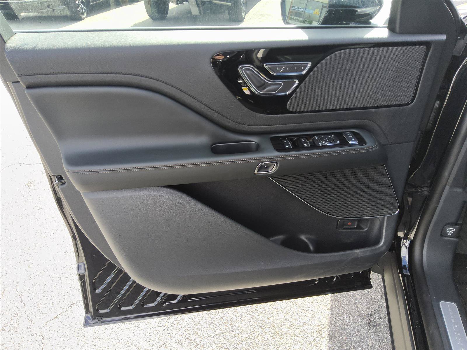 New 2026 Lincoln Aviator 2WD image 13