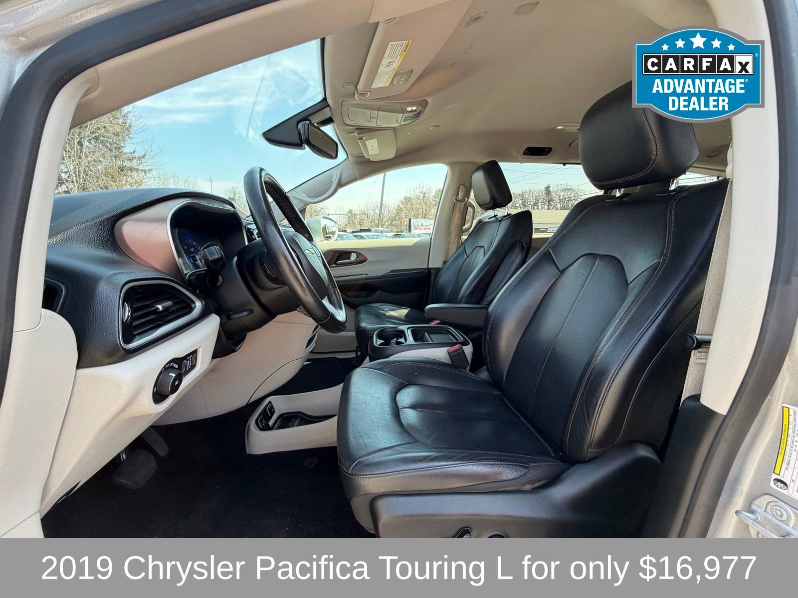 Used 2019 Chrysler Pacifica Touring-L image 12