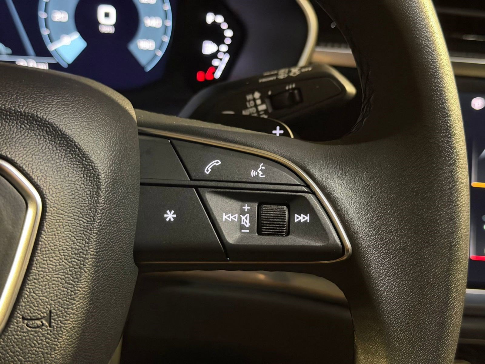 Used 2025 Audi Q3 2.0T Premium w/ Convenience Package image 29