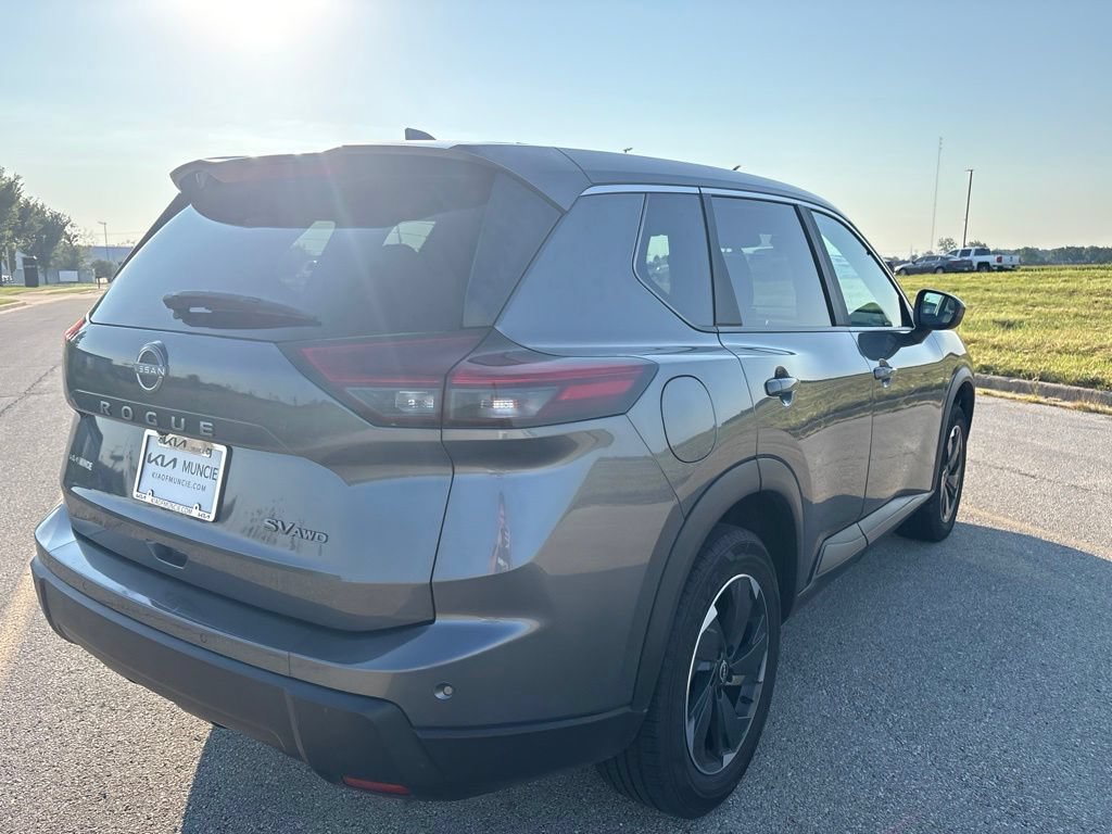 Used 2024 Nissan Rogue SV AWD/4WD image 13