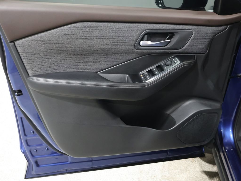 Used 2022 Nissan Rogue SV image 12