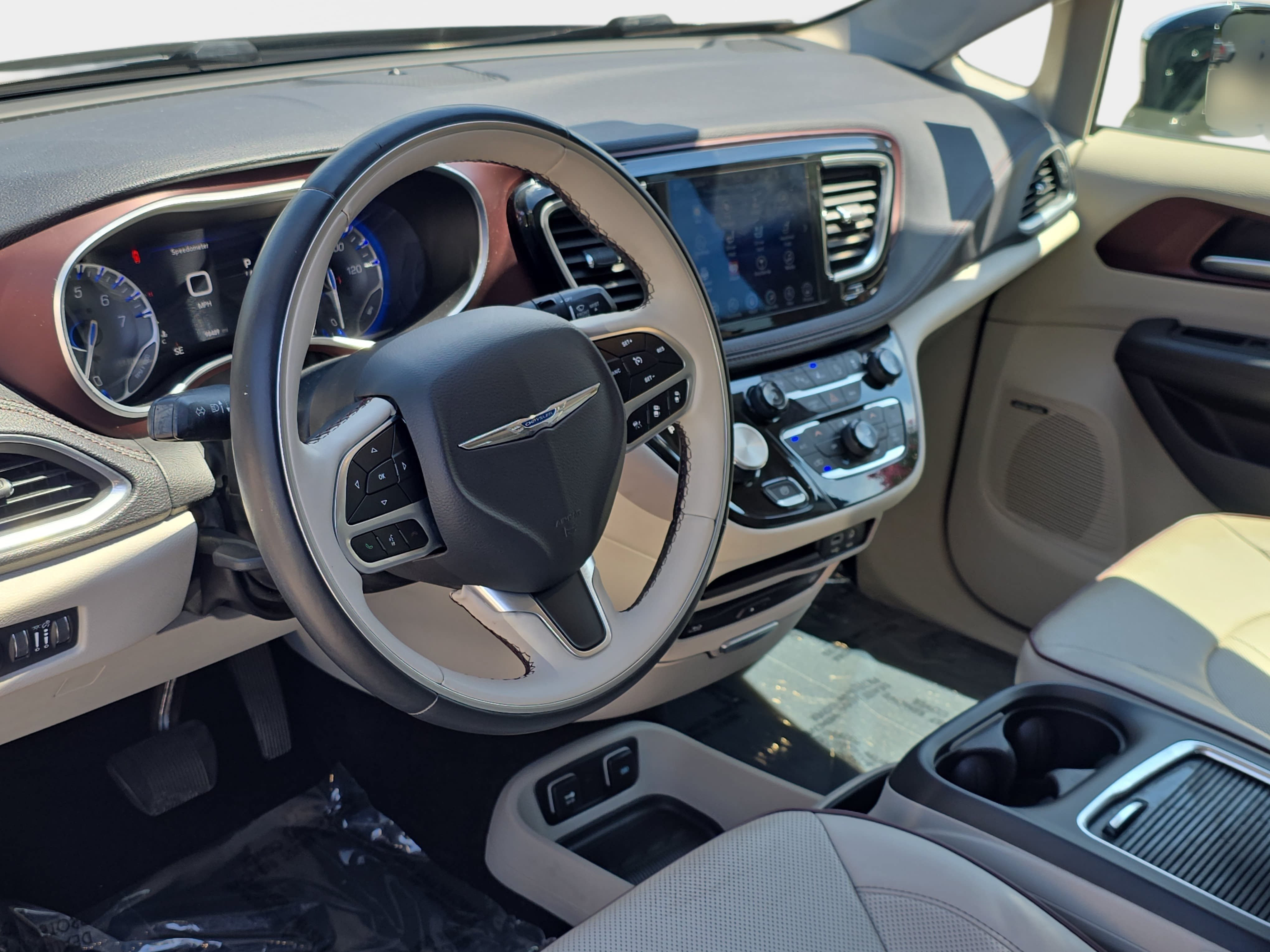 Used 2017 Chrysler Pacifica Limited FWD image 14