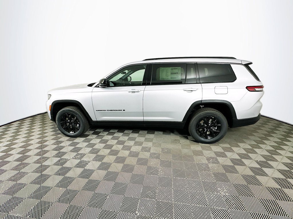 New 2026 Jeep Grand Cherokee L 4WD image 6