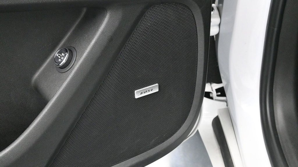 Used 2023 Chevrolet Traverse Premier FWD image 12