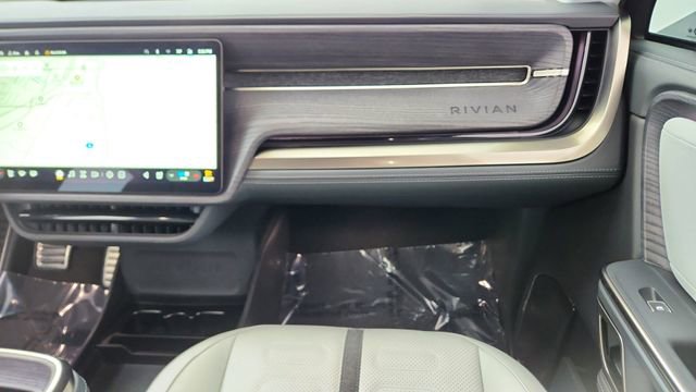 Used 2024 Rivian R1S Adventure image 41