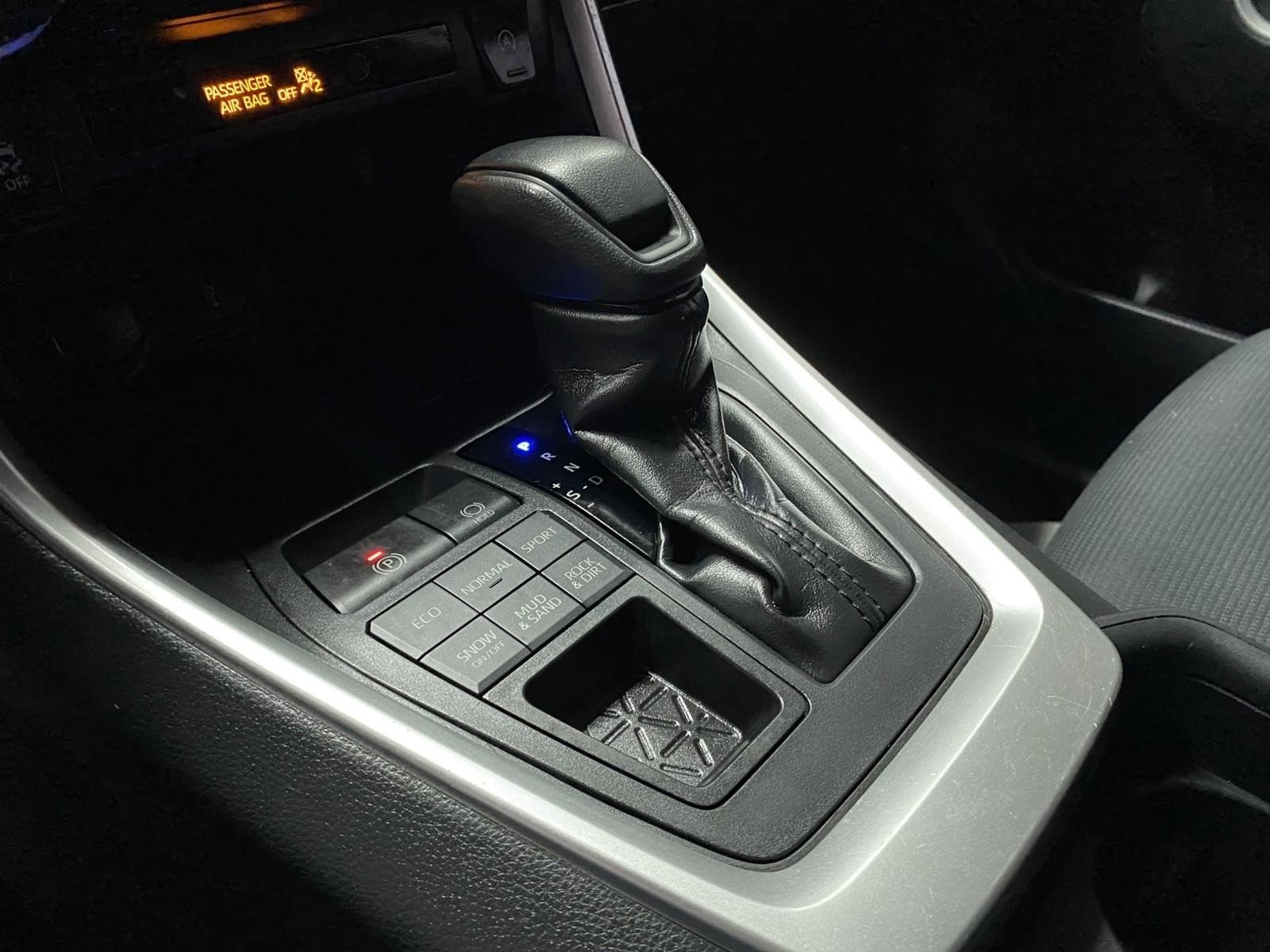 Used 2020 Toyota RAV4 LE w/ All Weather Liner Package image 20