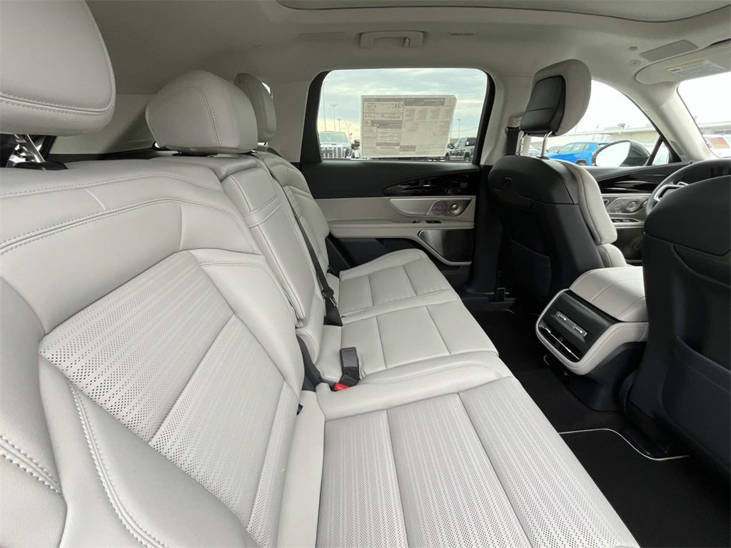 New 2026 Lincoln Nautilus Reserve image 16