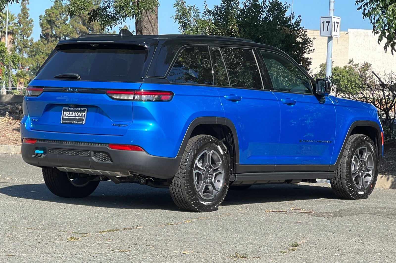 New 2023 Jeep Grand Cherokee Trailhawk w/ Advanced Protech Group II image 3