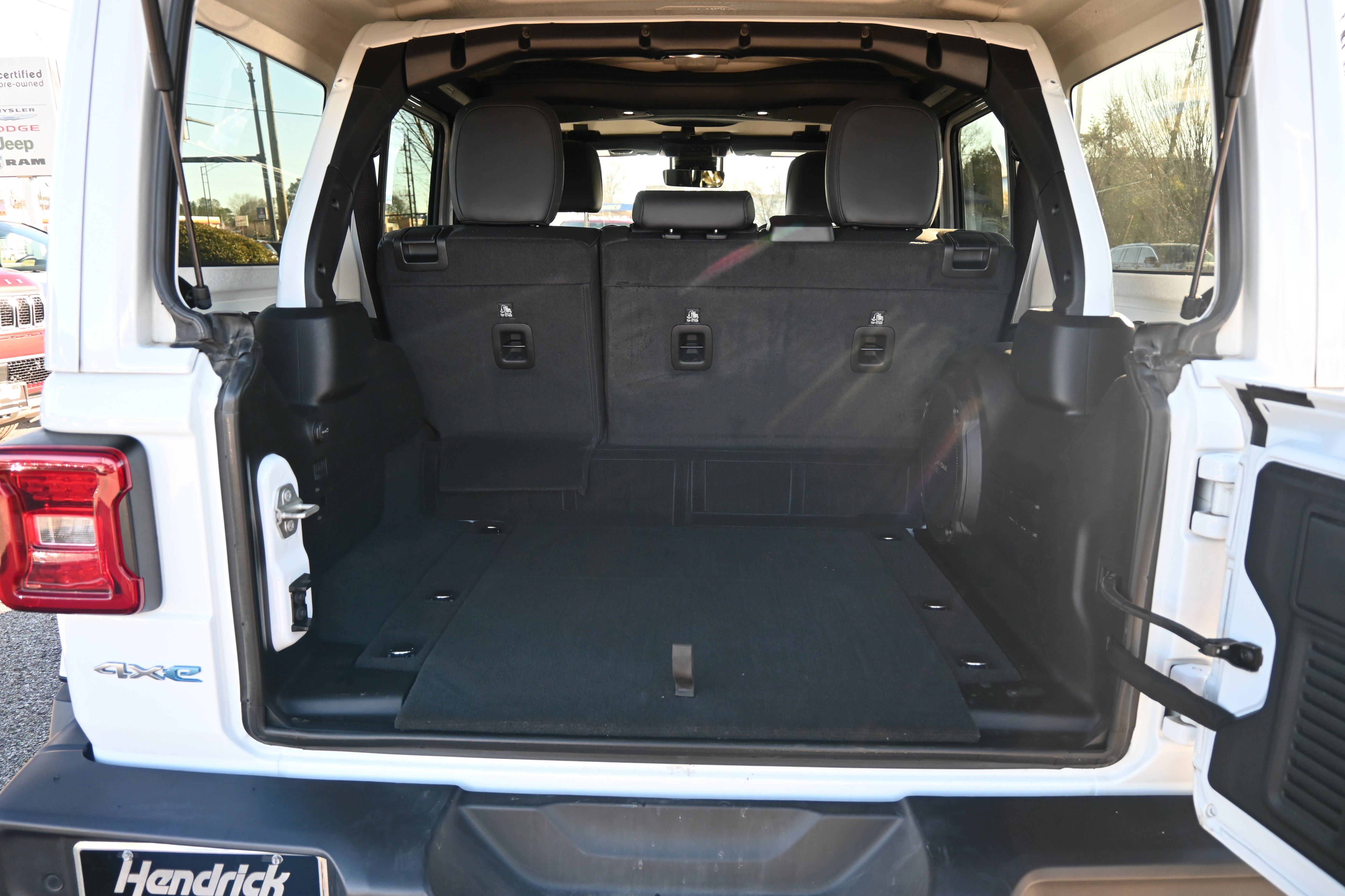 Used 2024 Jeep Wrangler Sahara w/ Technology Group image 33