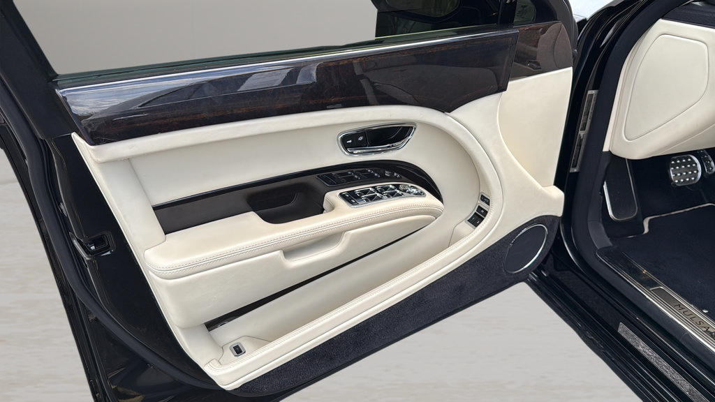 Used 2013 Bentley Mulsanne RWD image 19