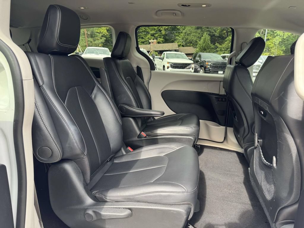 Used 2024 Chrysler Pacifica Limited FWD image 10