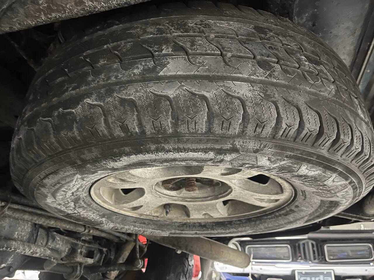 Used 2002 Chevrolet Avalanche 1500 4dr 4WD Crew Cab SB w/ Off-Road Suspension Pkg image 31