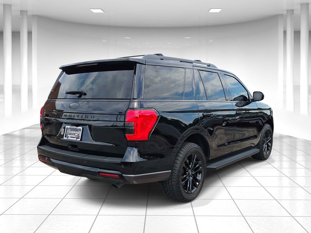 Used 2024 Ford Expedition XLT AWD/4WD image 3